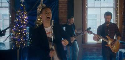 Dallas Smith Drops Music Video For Original Christmas Song ‘Classic’ - etcanada.com - Smith - county Dallas - county Owen
