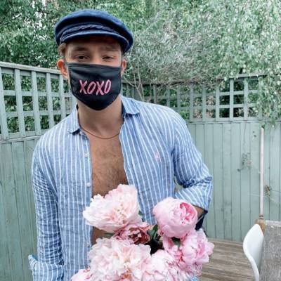 Ed Westwick launches Gossip Girl-inspired face masks - www.peoplemagazine.co.za - Britain
