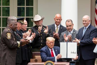 Donald Trump Signs Executive Order On Police Reform, But Activists Say Much More Is Needed - deadline.com