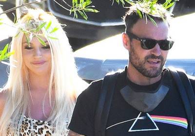 Brian Austin Green Spotted With Courtney Stodden As Megan Fox Packs On The PDA With Machine Gun Kelly - celebrityinsider.org - California