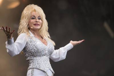 Thousands sign petition to replace Confederate statues in Tennessee with Dolly Parton - nypost.com - Tennessee