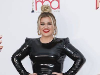 Newly-single Kelly Clarkson says last few months have been an 'emotional roller coaster' - canoe.com - Britain