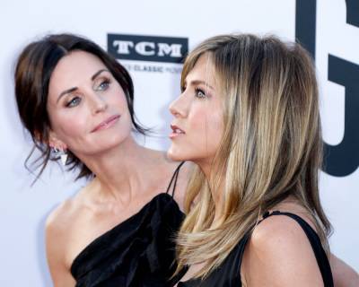 Jennifer Aniston Celebrates Courteney Cox’s 56th Birthday With A ‘Friends’ Flashback - etcanada.com