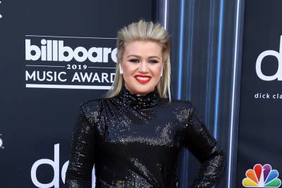 Newly-single Kelly Clarkson has been on an ’emotional rollercoaster’ - www.hollywood.com - Britain