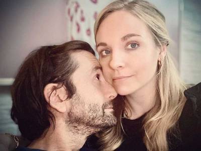 David Tennant’s wife lashes out at Facebook for removing breastfeeding photo - canoe.com