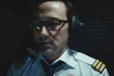 ‘7500’ Film Review: Joseph Gordon-Levitt Gets Tough in Nerve-Wracking Cockpit Thriller - thewrap.com