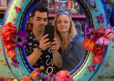Sophie Turner Puts Her Baby Bump On Display During Outing With Joe Jonas - celebrityinsider.org