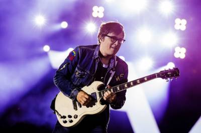 Weezer Gives us the ‘Hero’ We Need on ‘Tonight Show’: Watch - www.billboard.com - Panama