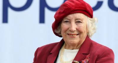 ‘We’ll Meet Again’ singer Dame Vera Lynn passes away at 103 - www.pinkvilla.com - Britain - Germany - county Lynn