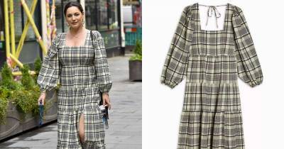 Kelly Brook sends fans wild in a £25 Topshop summer dress - and it's selling fast - www.msn.com