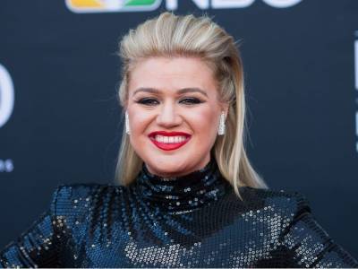 Kelly Clarkson, Zac Efron to get stars on Hollywood Walk of Fame - canoe.com - Britain - Los Angeles - USA - Italy