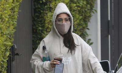 Ariana Grande Matches Her Face Mask to Her Outfit at the Gym - www.justjared.com - Los Angeles