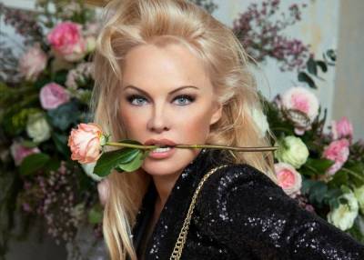 Pamela Anderson Drops Her Clothes For New Vegan Handbag Ashoka Paris Campaign — Fans Are In Awe - celebrityinsider.org