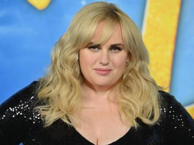 Rebel Wilson claims film bosses paid her 'a lot of money to be bigger' - canoe.com