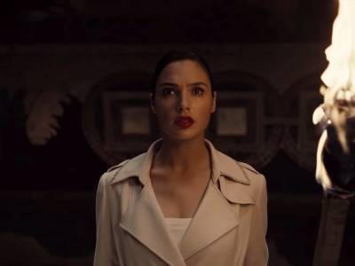 Gal Gadot's Wonder Woman uncovers Darkseid in new Justice League clip - torontosun.com
