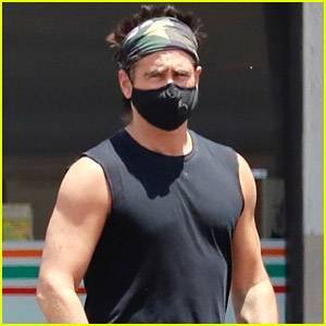 Colin Farrell Shows Off Muscles In Sleeveless Top While Out in LA - www.justjared.com - Los Angeles