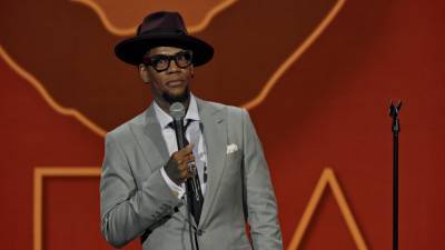 D.L. Hughley Collapses Onstage During Standup Act At Nashville Comedy Club - etcanada.com - Nashville