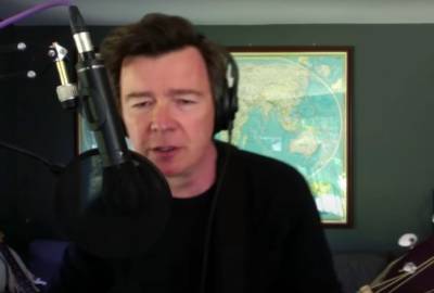 Rick Astley Performs Gorgeous Cover Of Foo Fighters’ ‘Everlong’ - etcanada.com