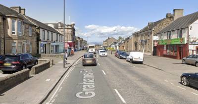 Manhunt launched in Falkirk after group of thugs assault two men in separate attacks - www.dailyrecord.co.uk