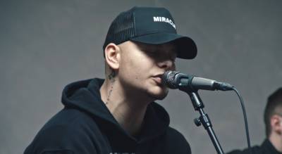 Kane Brown Performs Acoustic Version of 'For My Daughter' in Honor of Father's Day - Watch! - www.justjared.com