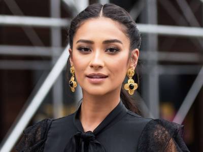 Shay Mitchell Talks Pretty Little Liars Reunion — Says She Would Say Yes To A Movie! - celebrityinsider.org