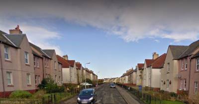 Police hunt weapon thugs who attacked and robbed Lanarkshire man at home - www.dailyrecord.co.uk