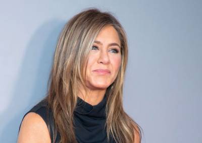 Jennifer Aniston Reveals She Likes To Re-Watch ‘Friends’ Episodes And Bloopers! - celebrityinsider.org