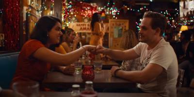 Dacre Montgomery & Geraldine Viswanathan Start 'The Broken Hearts Gallery' Together In The Brand New Trailer - www.justjared.com - New York