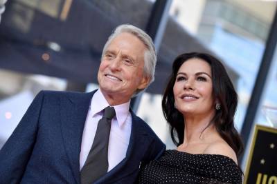 Catherine Zeta-Jones Posts Throwback Pic Of Husband Michael Douglas With His 3 Kids On Father’s Day! - celebrityinsider.org