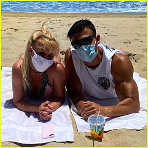 Britney Spears & Boyfriend Sam Asghari Wear Face Masks for a Beach Day! - www.justjared.com