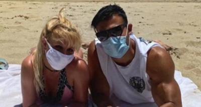 Bikini clad Britney Spears sports a face mask as she soaks up the sun with boyfriend Sam Asghari - www.pinkvilla.com