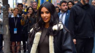 Fans fear Kim Kardashian had 'ribs removed' following latest snap - heatworld.com