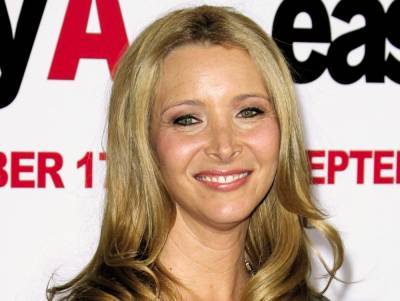'I won't watch Friends reruns,' star Lisa Kudrow admits - torontosun.com
