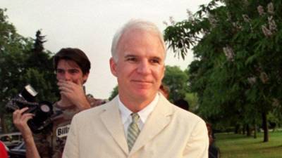 Hollywood actor Steve Martin to auction off one of his trademark white suits - www.breakingnews.ie - USA - Beverly Hills
