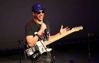 Rage Against The Machine’s Tom Morello surprises 10-year-old fan with signature guitar - www.nme.com