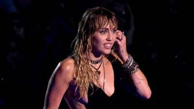 Miley Cyrus opens up on being ‘sober sober’ for six months - www.breakingnews.ie