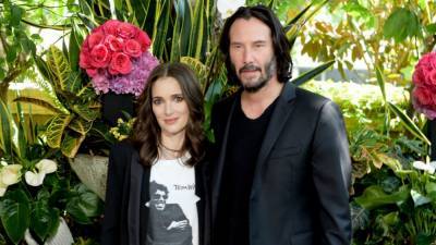 Winona Ryder Says Keanu Reeves Refused Direction to Yell at Her on 'Dracula' Set - www.etonline.com
