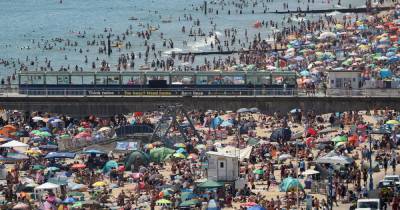 'Major incident' declared in Bournemouth as thousands flock to beaches on hottest day of the year - www.manchestereveningnews.co.uk - Britain