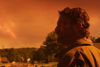 Gerard Butler Outruns a Comet Destroying the Earth in First ‘Greenland’ Trailer (Video) - thewrap.com - county Andrew - county Davis - Greenland