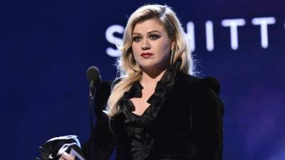 Kelly Clarkson Opened Up About Her ‘Daily’ Struggle With Depression Amid Her Divorce - stylecaster.com - USA