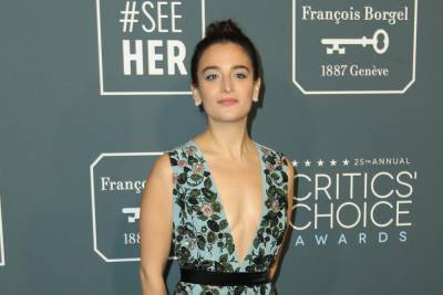 Jenny Slate quits TV show Big Mouth because she isn’t biracial, like character - www.hollywood.com