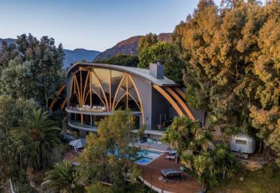Harry Gesner’s Futuristic Ravenseye House in Malibu Asks $14 Million - variety.com - Malibu - city Tinseltown