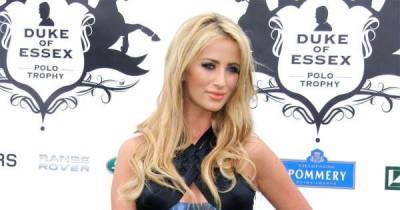 Chantelle Houghton set to release 'fake pop song' - www.msn.com