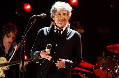 Bob Dylan Becomes Oldest Male Solo Artist To Score UK No. 1 Album - www.billboard.com - Britain - city Columbia