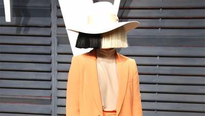 Sia Removes Her Iconic Wig To Speak Face-To-Face On ‘GMA’ on Murders Of Breonna Taylor Elijah McClain - hollywoodlife.com - Australia