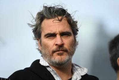 Joaquin Phoenix Attends Vigil Honouring Canadian Animal Rights Activist Who Died Giving Water To Pigs Outside Slaughterhouse - etcanada.com - parish Vernon