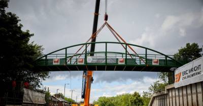 New Fallowfield Loop footbridge over Hyde Road is lifted into place as part of £5.9 million roadworks project - www.manchestereveningnews.co.uk - Manchester