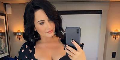 Demi Lovato Teases 'Will & Grace' Guest Role While Wearing Fake Baby Bump! - www.justjared.com