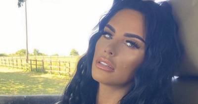 Katie Price divides opinion as she delights five year old daughter Bunny by buying her makeup - www.ok.co.uk