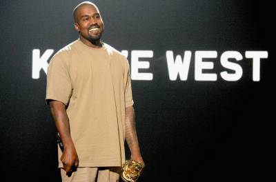 Kanye West Pens Message on a Huge Mural for Gap Store He Used to Shop At: 'Hi Chicago It's Ye' - www.billboard.com - Chicago